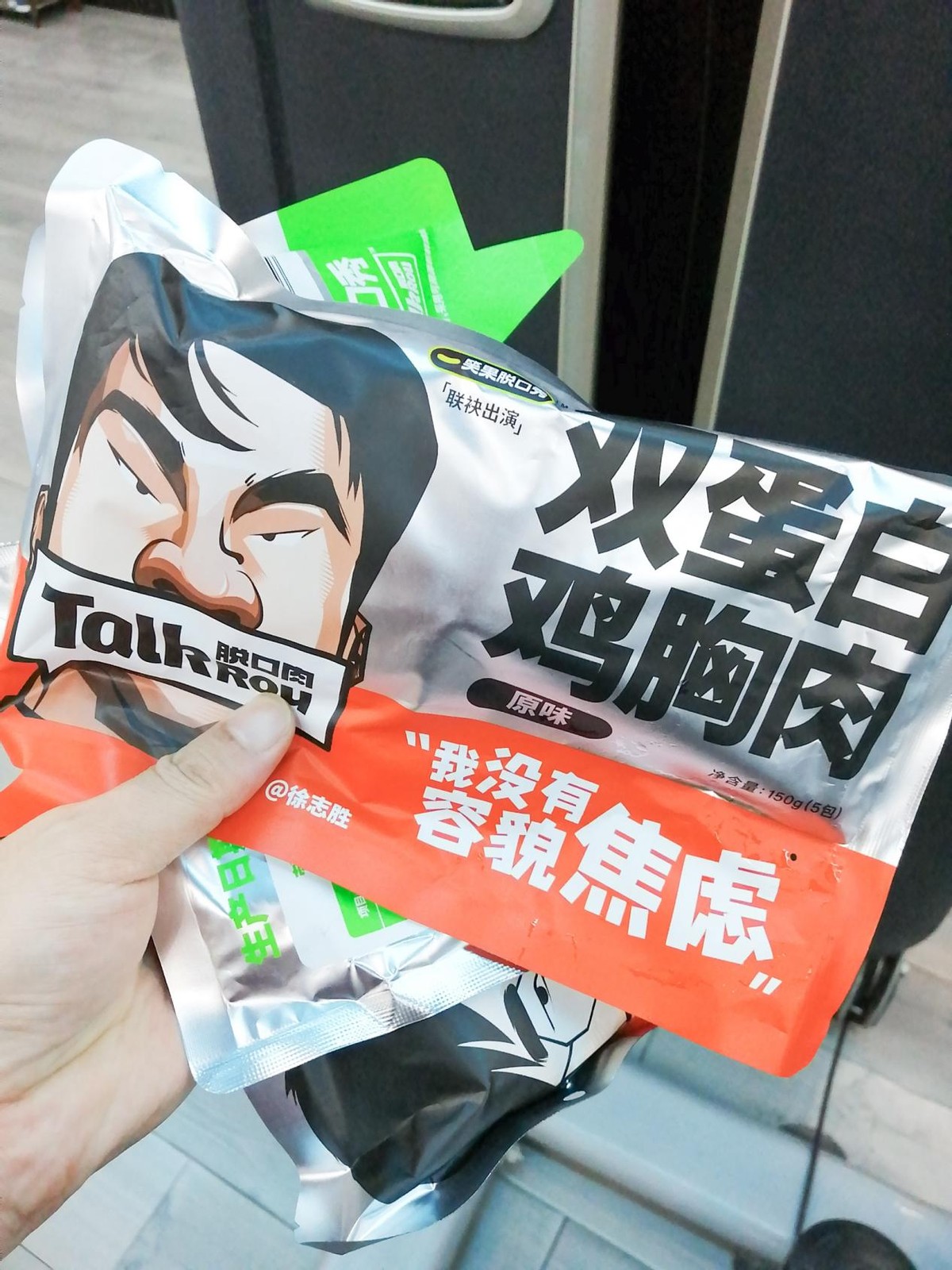 大口吃肉，也有八块腹肌，健身教练都这么吃