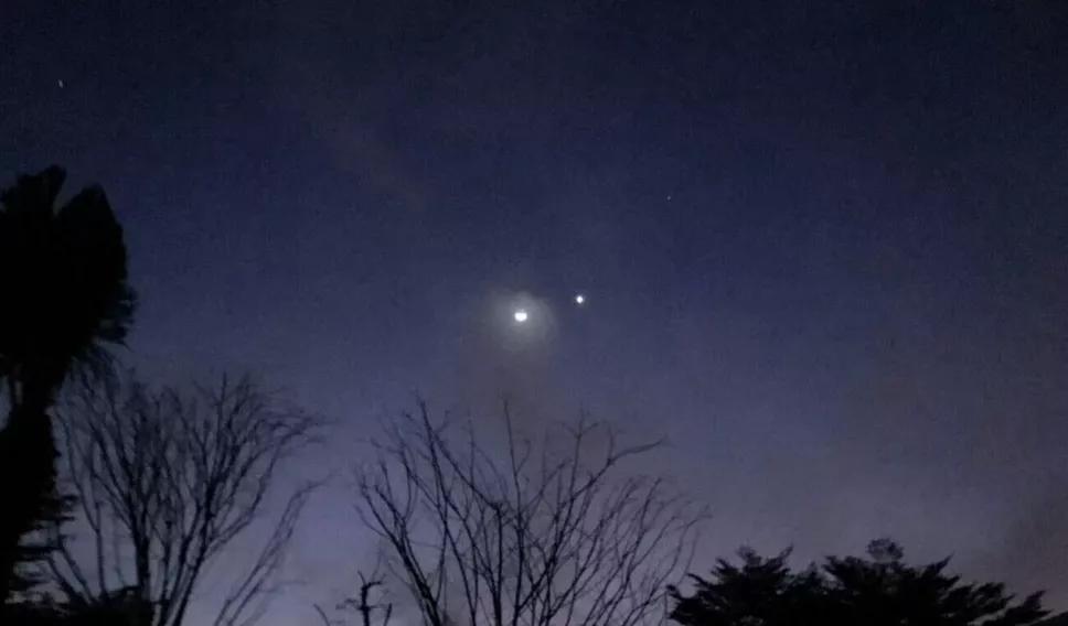 仰望夜空，星星是诗