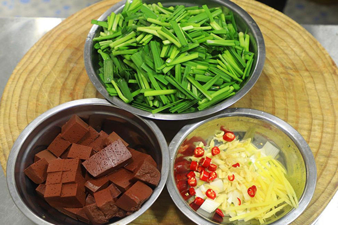 男性过了五十岁后，多食这三样，每周两次，补肝益肾，回到二十岁