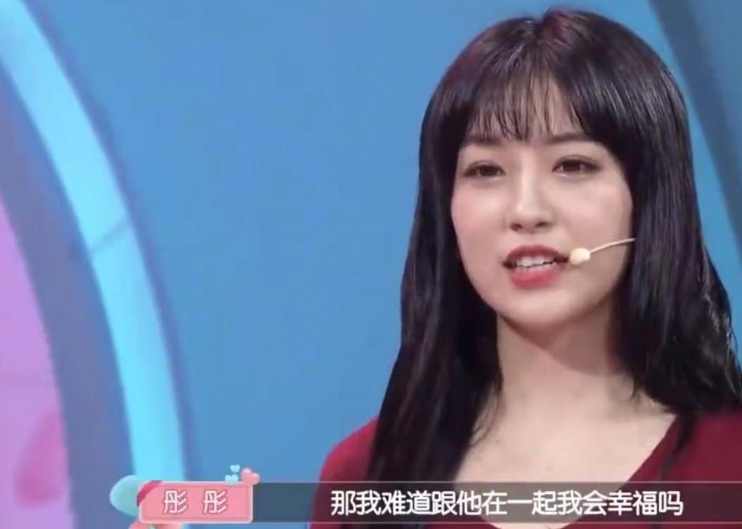 男生弃学业照顾女友6年，求婚前偷听到她的心里话，哭着转身离去