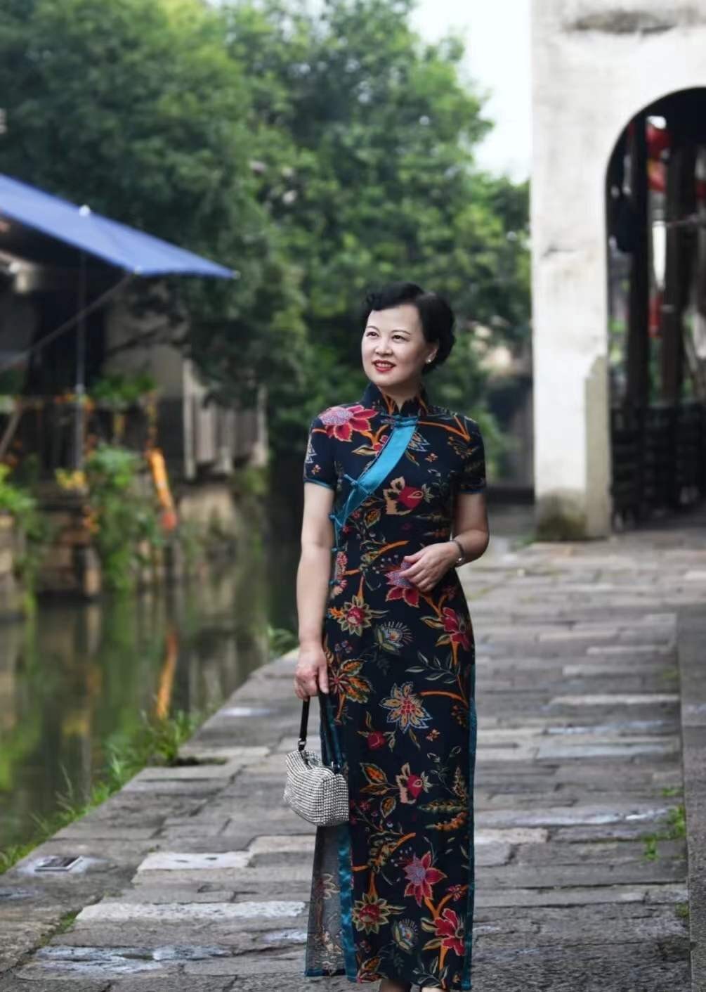 妈妈辈的韵味穿搭,10款经典的旗袍穿搭,优雅大气又显气质