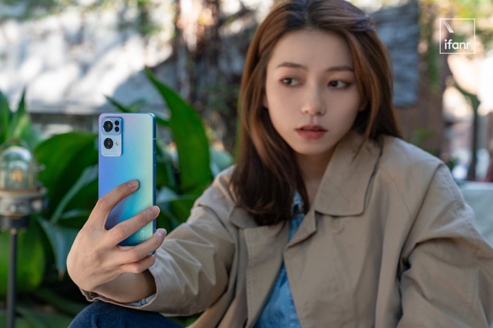 OPPO Reno7 Pro 评测：超感光猫眼镜头会发光