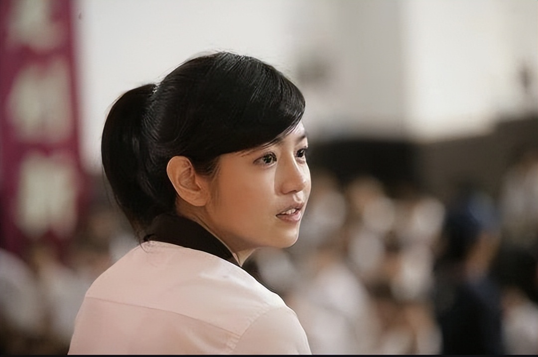 同样是演学生，把张柏芝、赵丽颖和吴倩放在一起，美得各有千秋