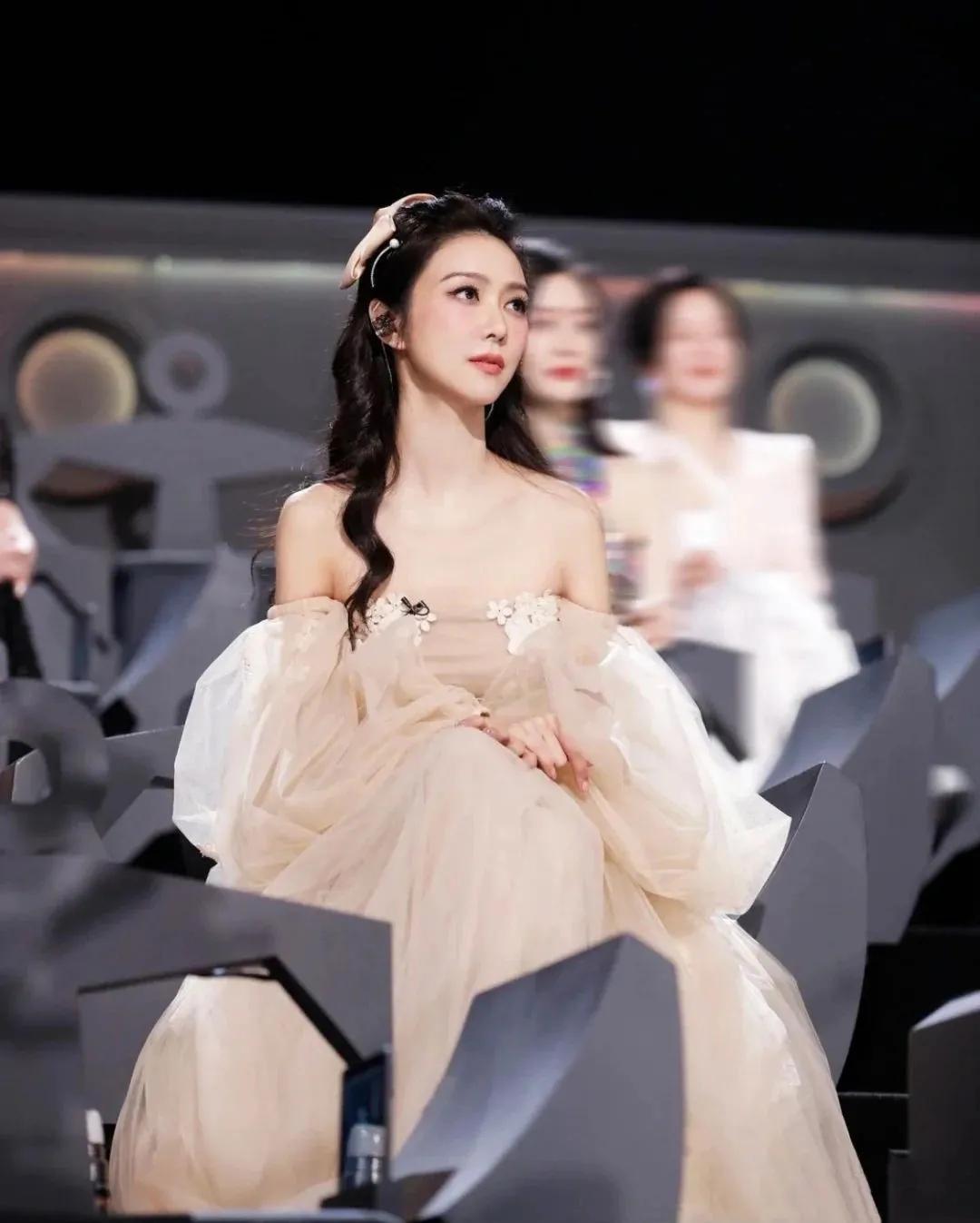 薛凯琪‖原来40岁可以长成这样，20岁的小哥哥都心动了