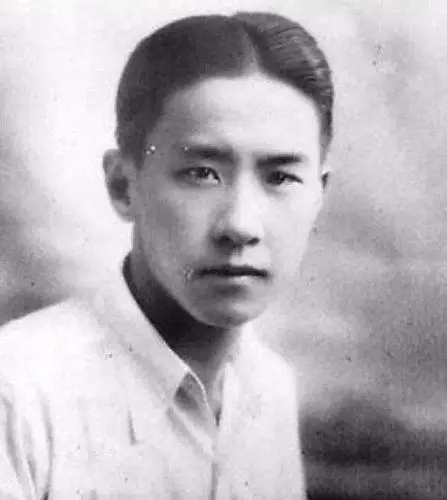 袁世凯儿子带病幽会情人暴毙，上千名妓女统一装束，戴孝送葬