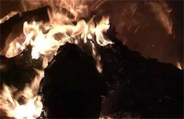 火葬场搬尸工：即使搬运高层住户，也要走楼梯，全程不敢停歇