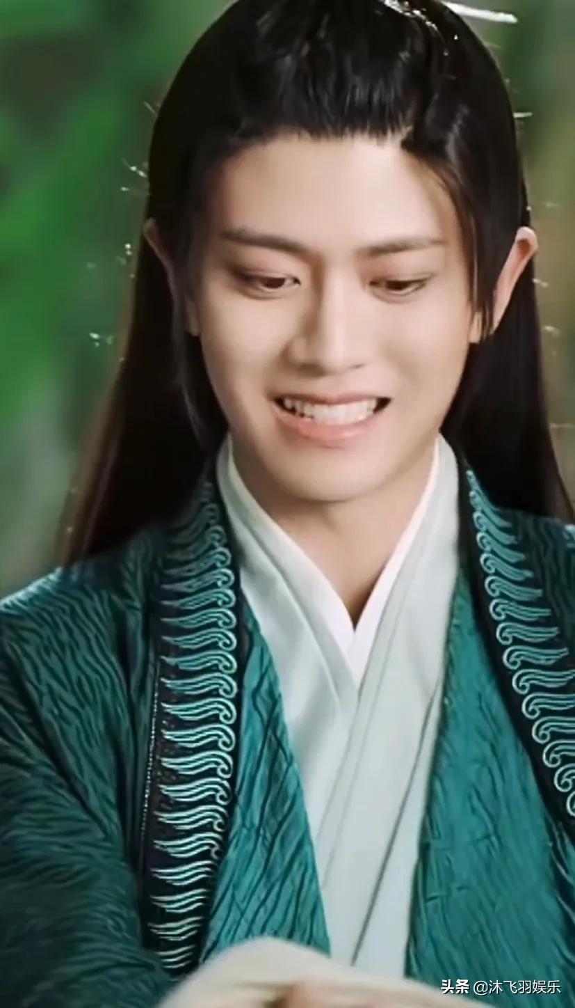 同一演员呆萌鱼霸气尊主和小南辰王的反差感，任嘉伦国超太会演了