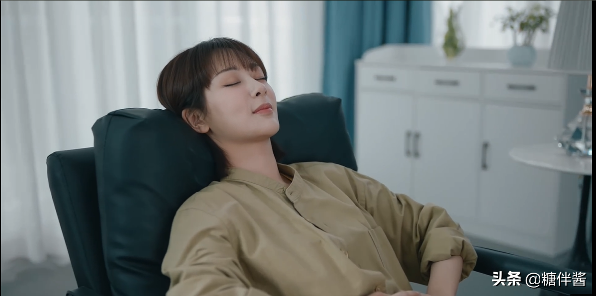 《女心理师》原著评分7.3，影视化5.2，收视全靠杨紫井柏然甜爱