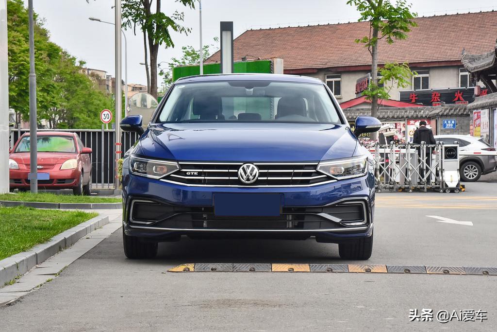 自动挡低油耗1.8L，合资中型家轿标杆，高性价比，大众迈腾新能源