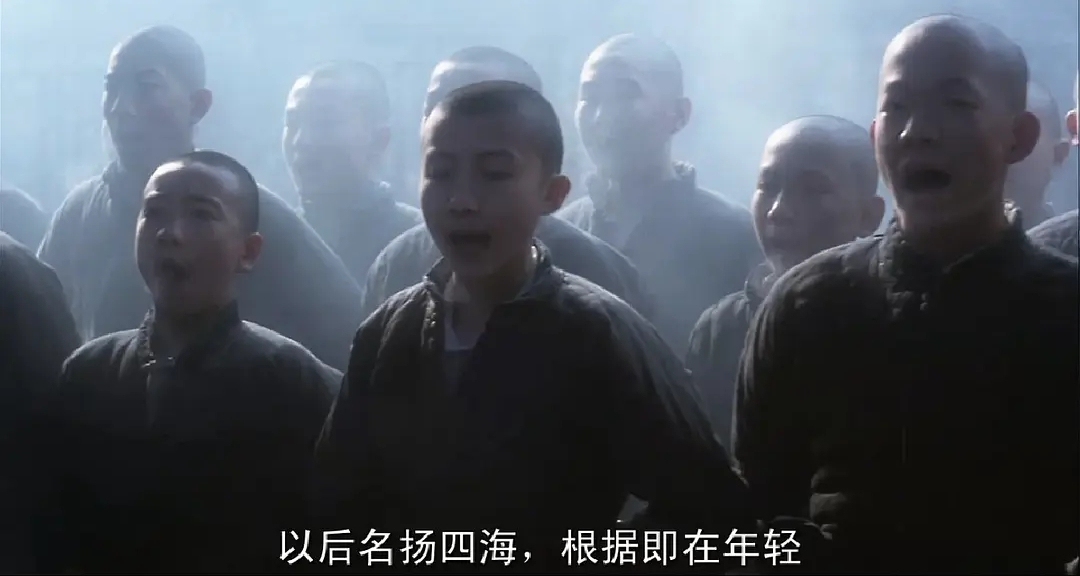 还记得《霸王别姬》的小豆子吗？一个要出家一个被张国荣改变命运