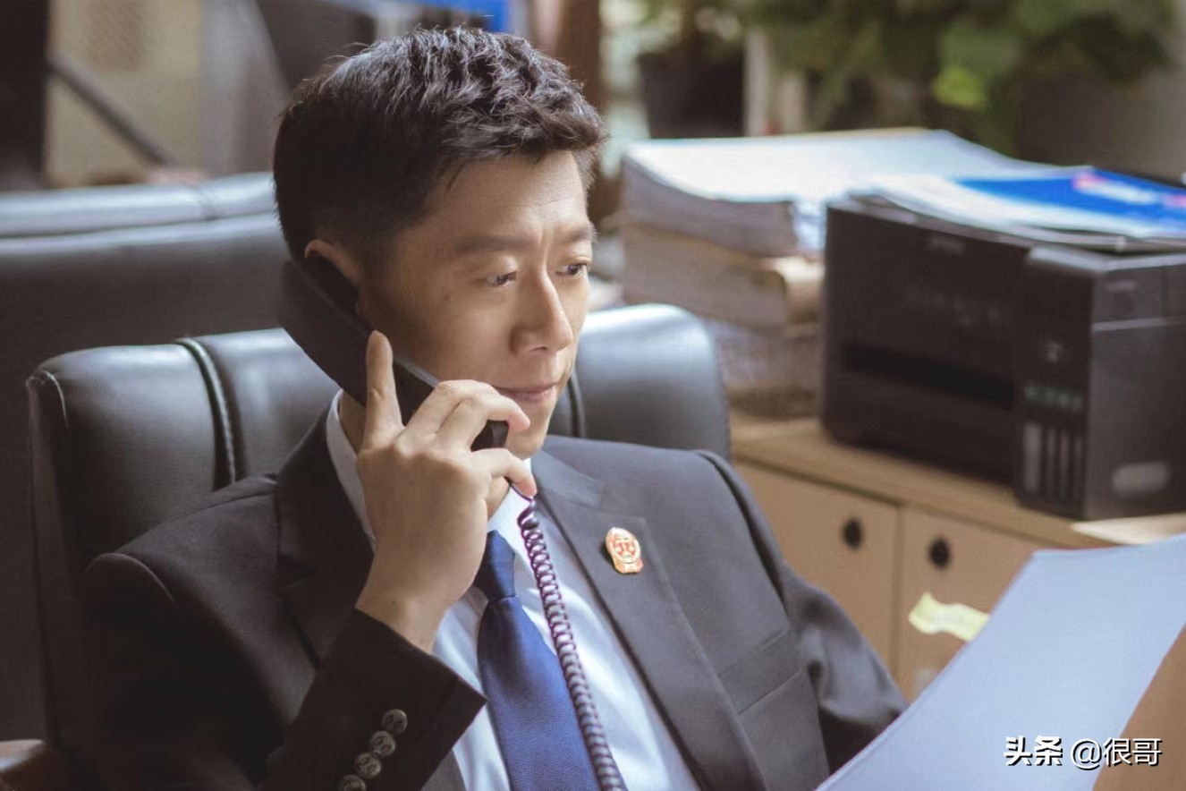 《庭外》中的脸熟，霍青是反派专业户，栾元晖隔着屏幕都让人害怕