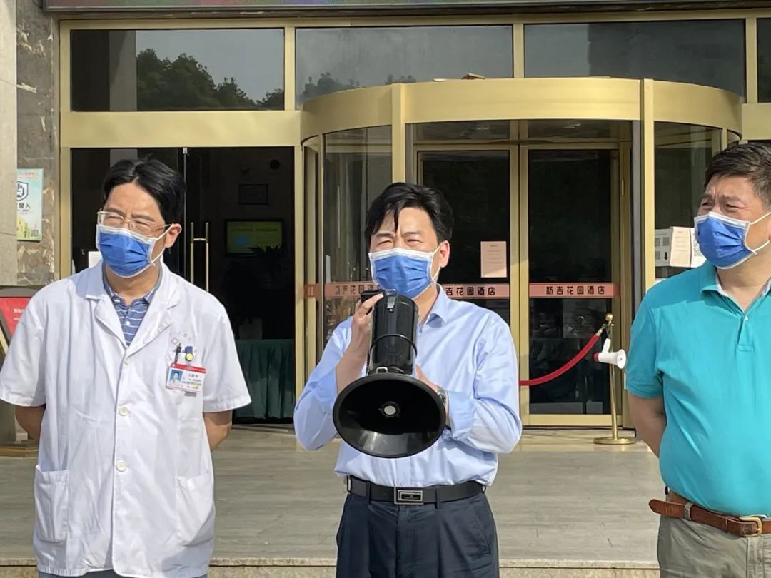 江西省人民医院红谷滩核酸采样队受命出征