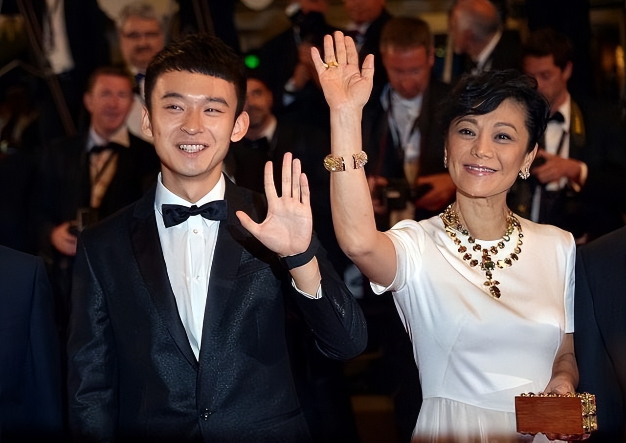 王京花：陈道明背后的女人，手握京圈半壁江山，影帝儿子让她骄傲