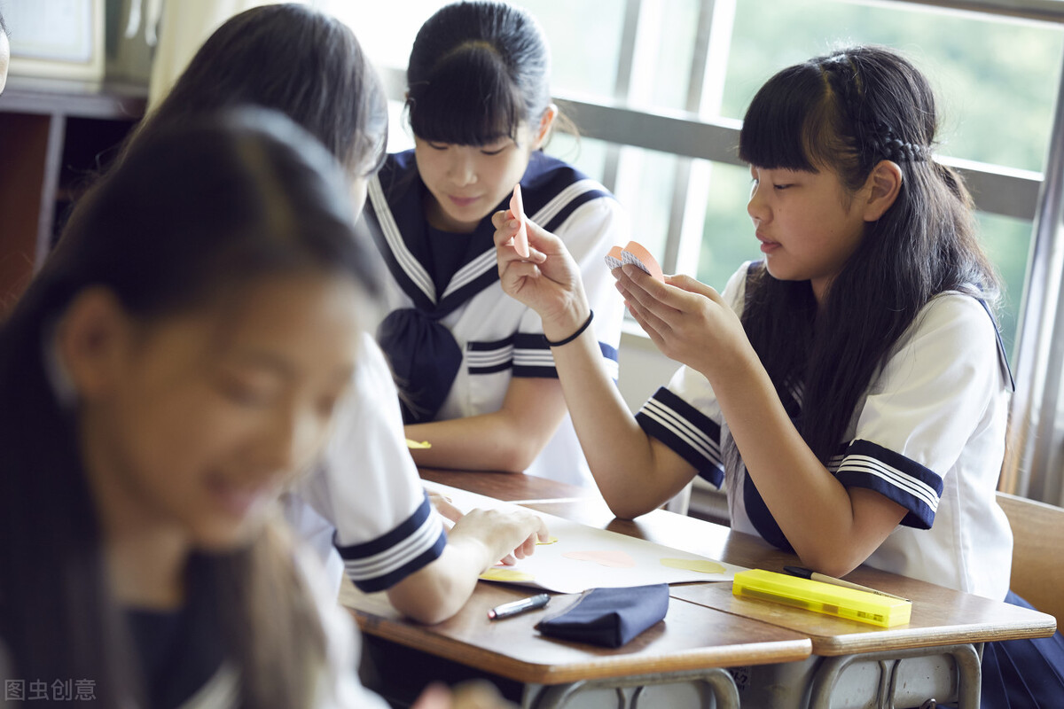 英语教师开展科研论文撰写现状分析与思考