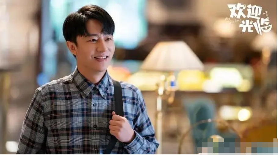 一个拥有“浪漫情节”的年轻人，时刻对生活充满“希望”