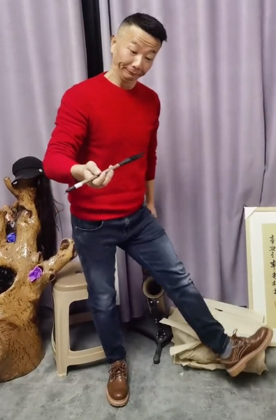 爱表演的生哥：模仿老太太走红圈粉400万，被赞“第二个宋小宝”