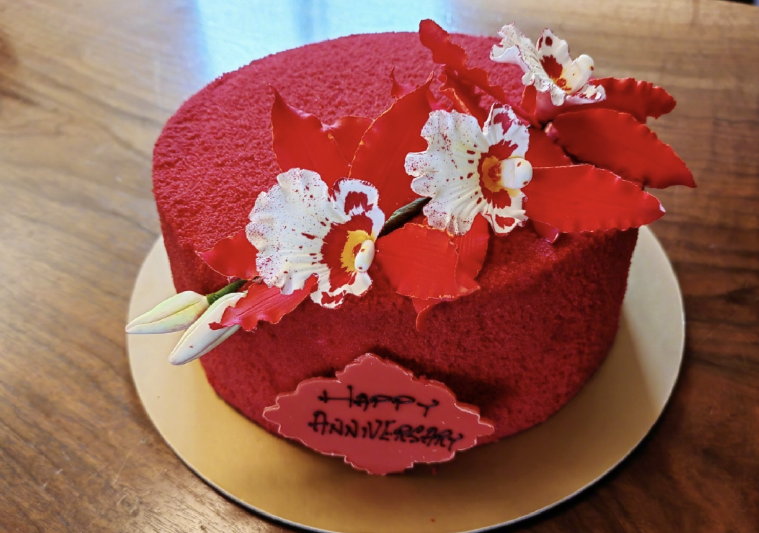 张智霖庆祝结婚21周年，将袁咏仪紧搂怀中，相爱超30年却未办婚礼