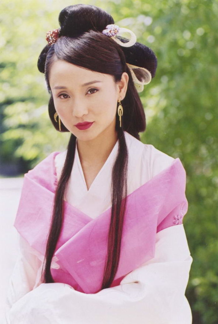 谁说她们只能演妈妈？这9位女星年轻时颜值惊人，不输现在流量花