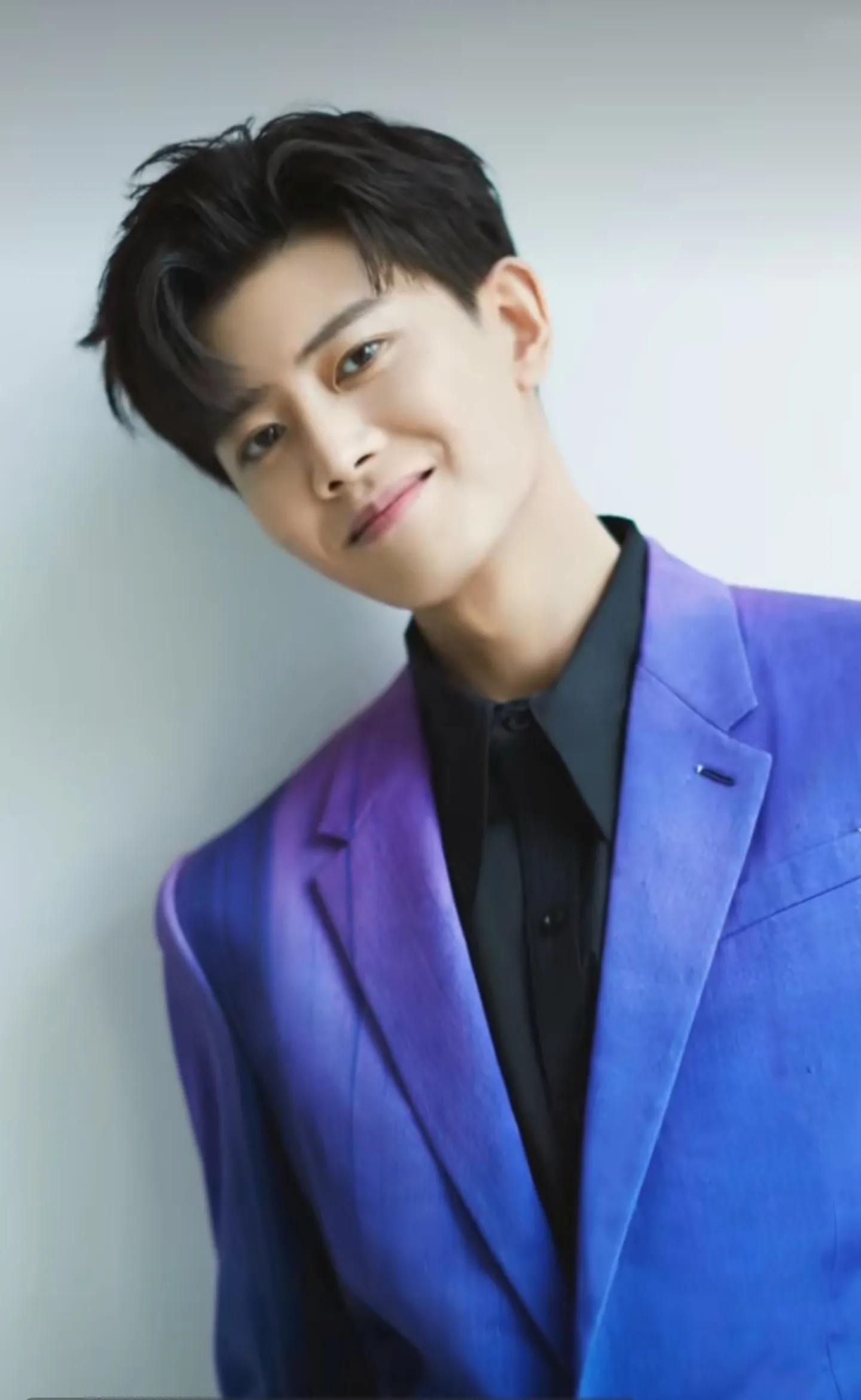 #任嘉伦#考古几张照片，衣架子