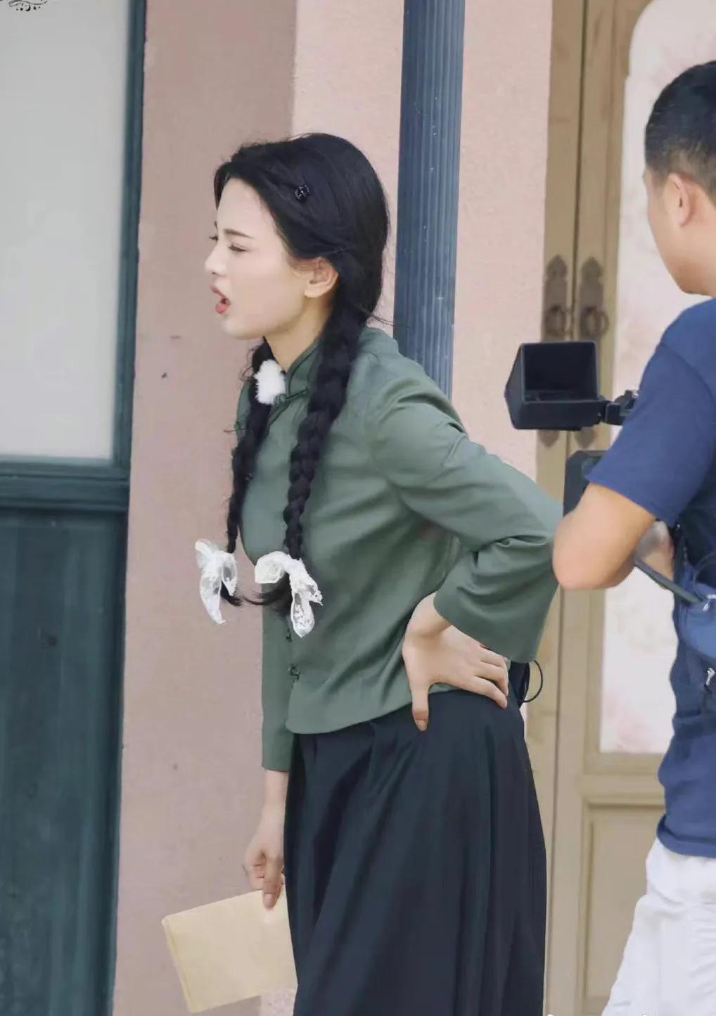 杨超越民国学生装路透