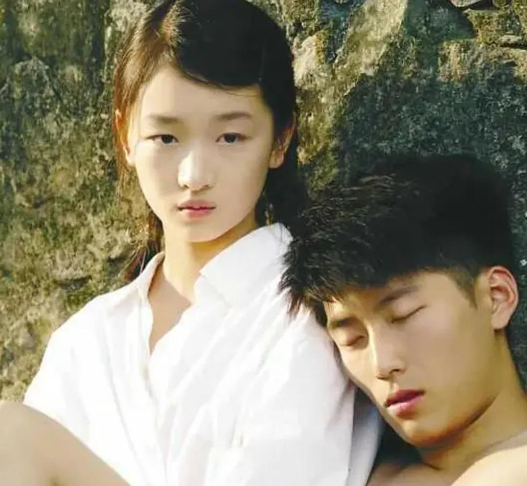 The actress Zhou Dongyu burst into love with a 6-year-old male  star!Playing with her boyfriend private photos exposed - iMedia