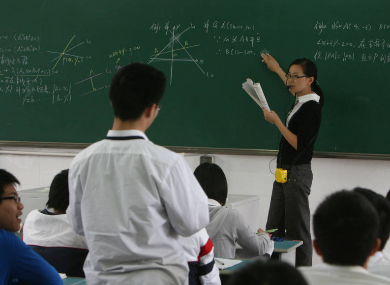 英语到底是否退出“中高考”？官方回应来了，学生直言终于等到了