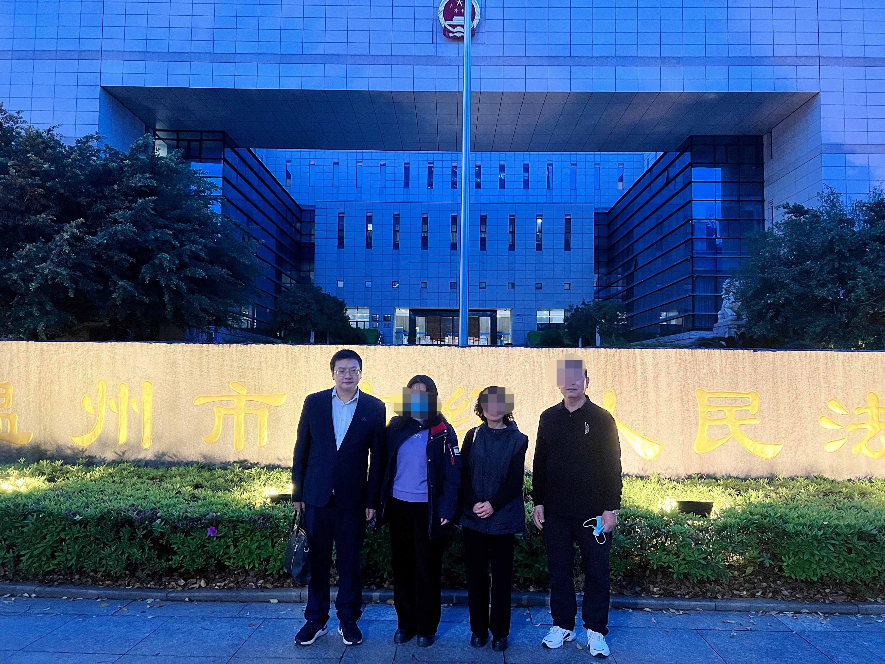 女子网曝3岁儿子在幼儿园“遭报复”，园方否认伤害起诉家长侵权一审胜诉，涉事3老师离职，公益律师以案说法