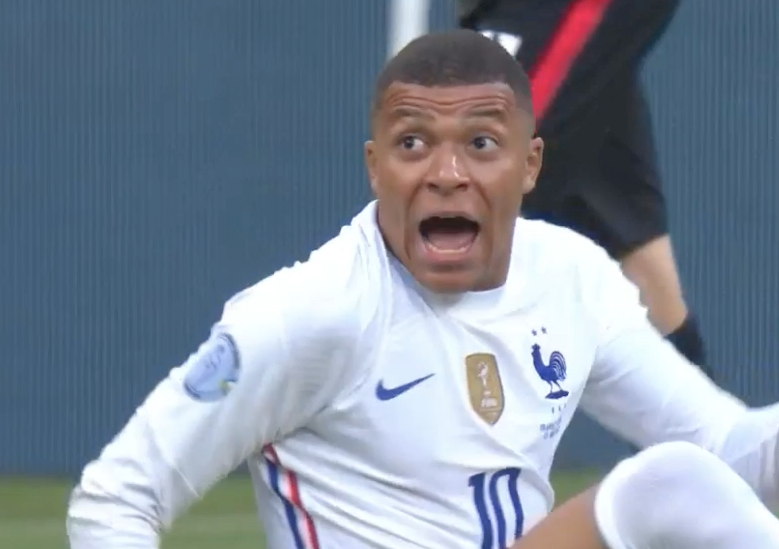 0-1！世界杯决赛重演 法国主场输球垫底 利物浦铁卫送点 魔笛点射
