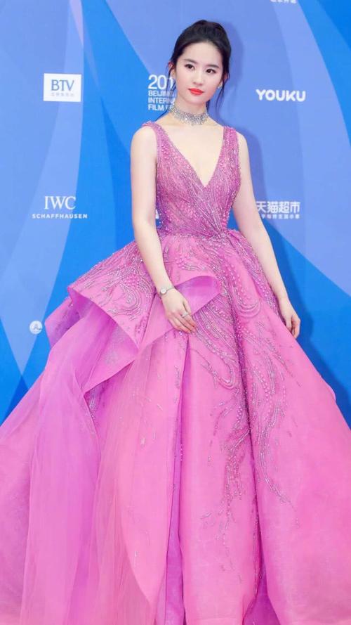 粉色系的女明星