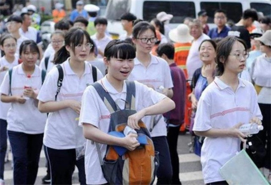 湖南高三女生戴宇菁：高考前夕因白血病去世，遗嘱让师生纷纷落泪