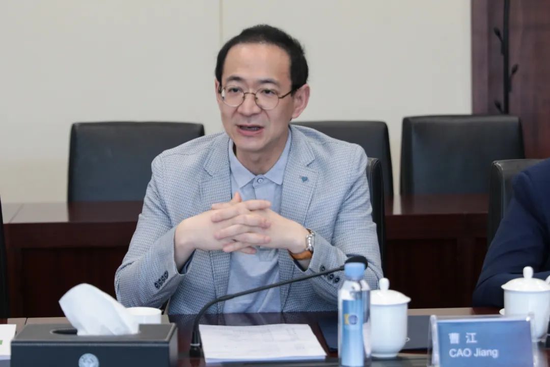 青山控股集团一行来访温州肯恩大学