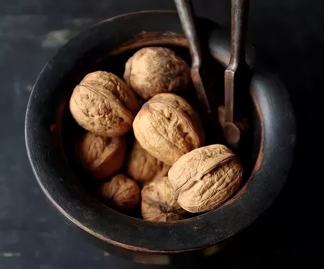 肝脏不好的人不能吃核桃？切记：保护肝功能，少碰2红1白