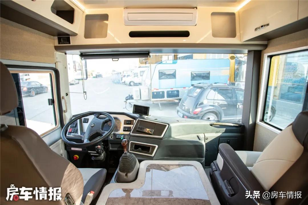 首款东风超龙巴士房车!号称同级别空间之王,20多万性价比不错