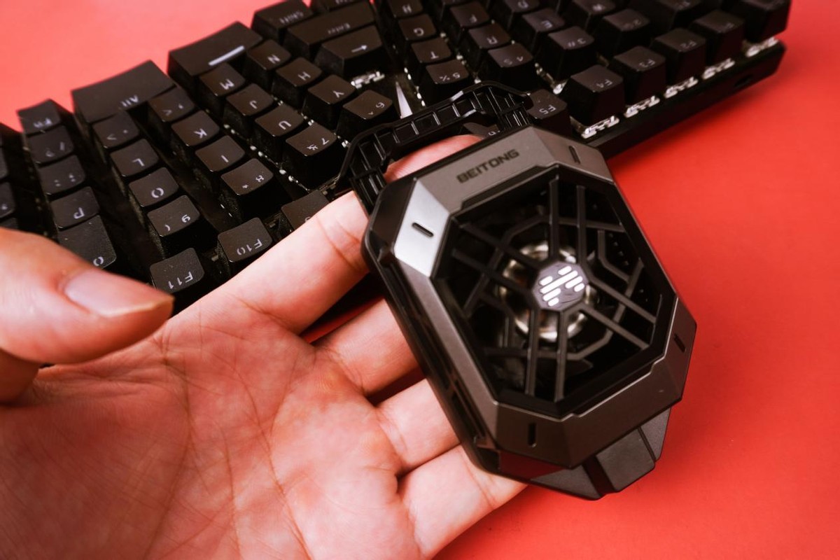 最强王者必备的手游降温神器，北通千机寒散热器