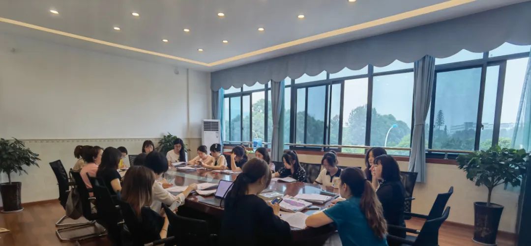 成都市双流区实验小学外国语学校开展阅读课程专题研讨教研活动