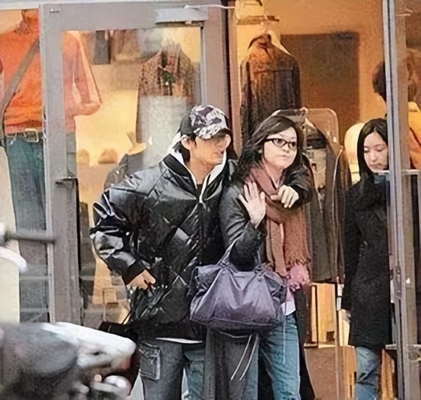 娱乐圈5对“患难情人”，陪对方度过了风波，却都得不得好结果