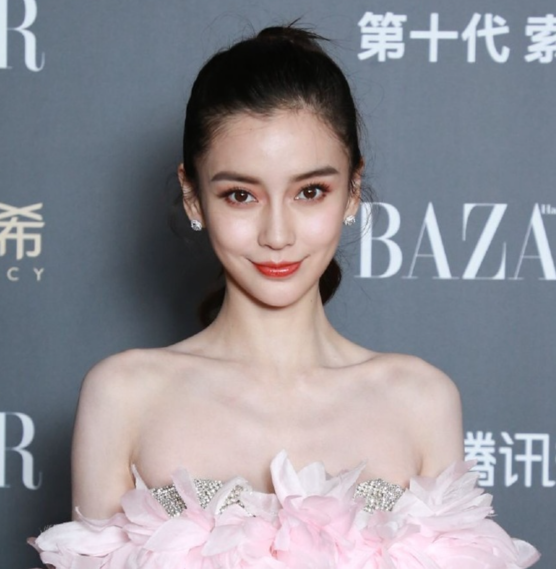 baby私下超清生图曝光,背部太瘦画面诡异,工作室被骂到删图