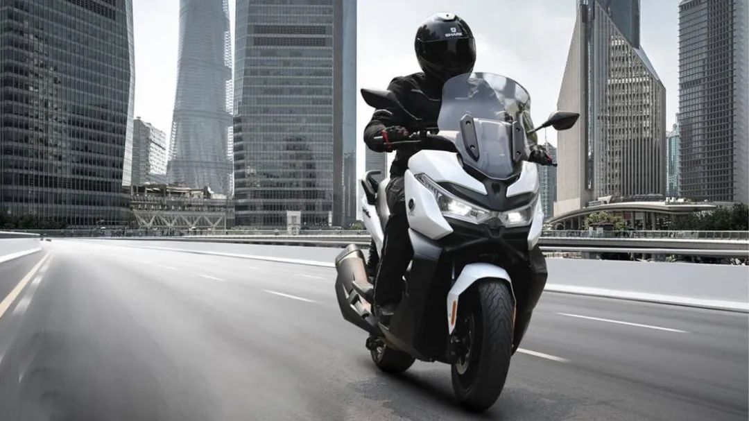 无极350踏板和力刻318纳米新款发布后,光阳s350和钱江350火了