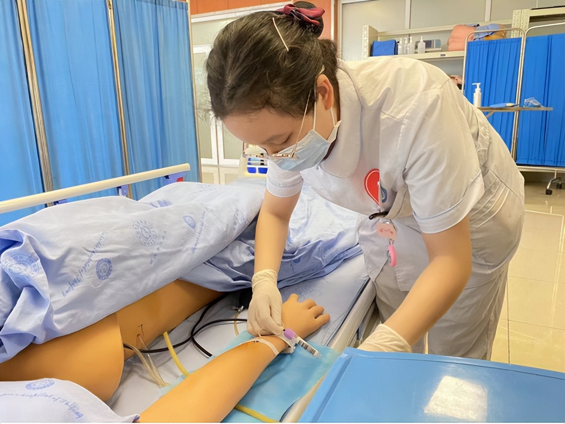 记什邡市人民医院022届护士规范化培训顺利结业