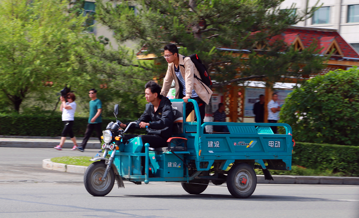 电动三轮车、老年代步车的上路标准已出，合法上路，这样做就对了
