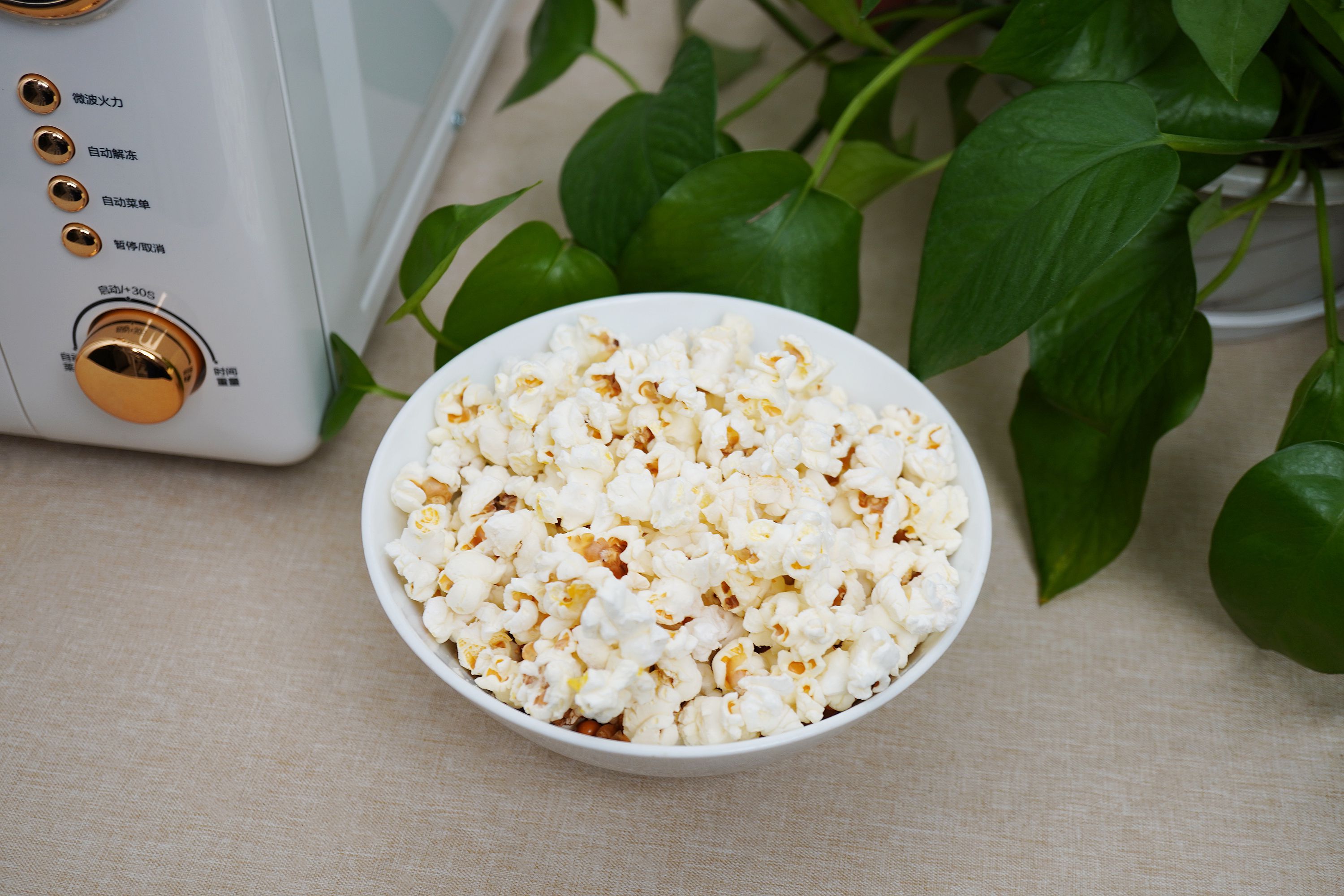 除了用来热菜热饭，现在的微波炉还能做这么多你知道吗？