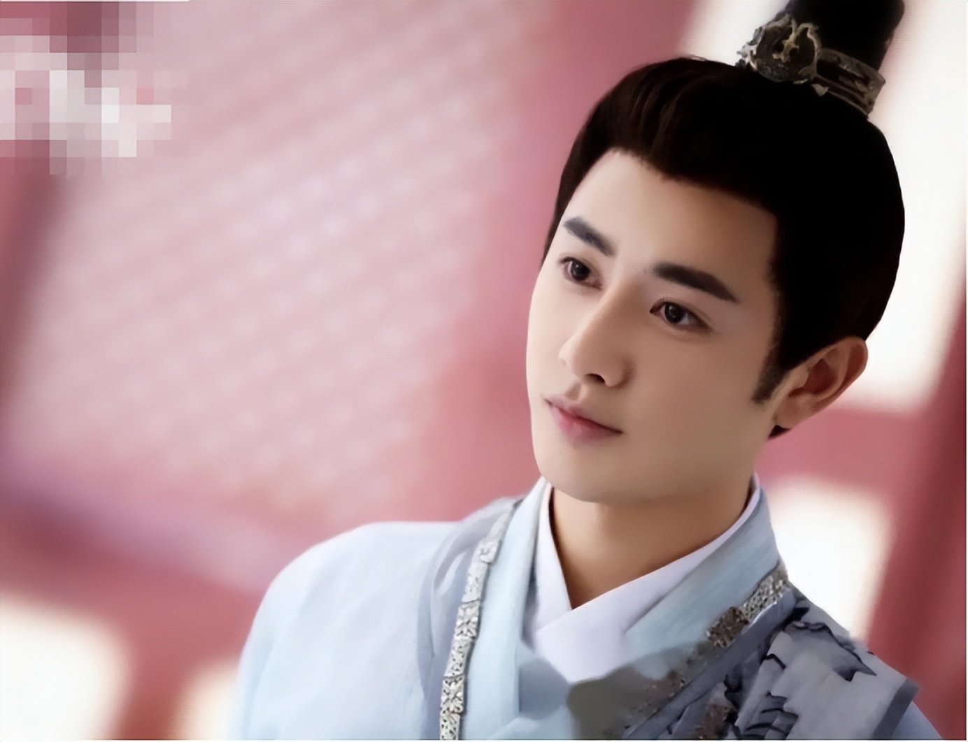 同样是演白面书生，把张国荣、任泉和佟梦实放在一起差距就出来了