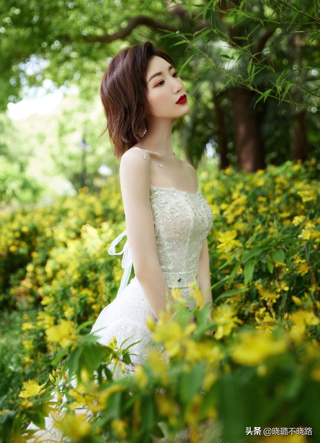 女人上了年紀(jì)就別留長(zhǎng)發(fā)了，推薦這5種“齊肩發(fā)”，顯臉小有氣質(zhì)