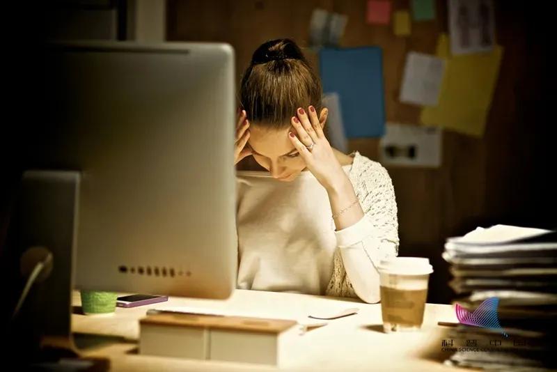 险丧命！20岁大学生连续熬夜后住进ICU！初期症状和感冒很像…