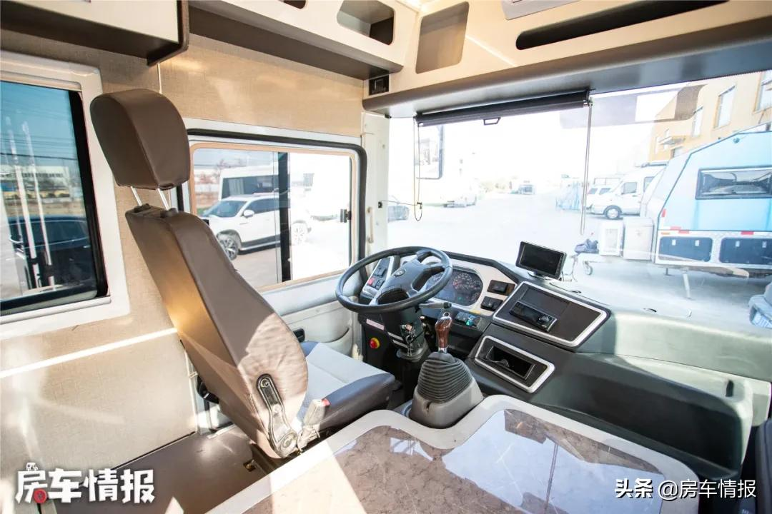 首款东风超龙巴士房车!号称同级别空间之王,20多万性价比不错