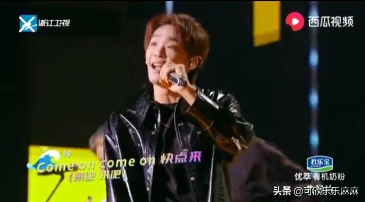 唢呐一响，梁龙化身主唱和王赫野一起演唱《快来嘛》现场嗨翻天
