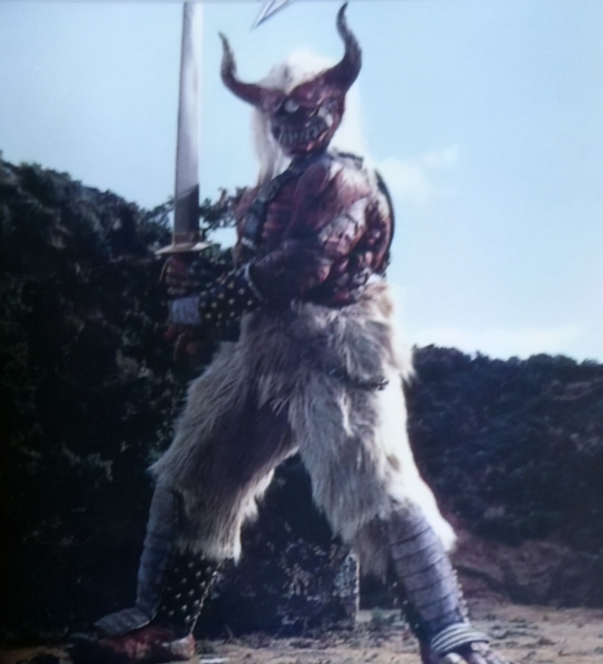 额头还长了一只独眼,多看一眼都会做噩梦,很久之前被剑客井田井龙封印