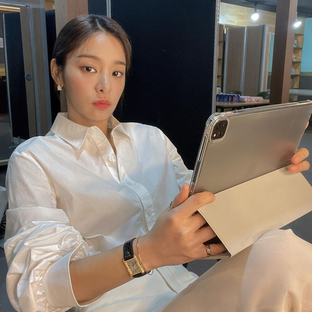 关于《社内相亲》薛仁雅的7件事,原来她曾是偶像练