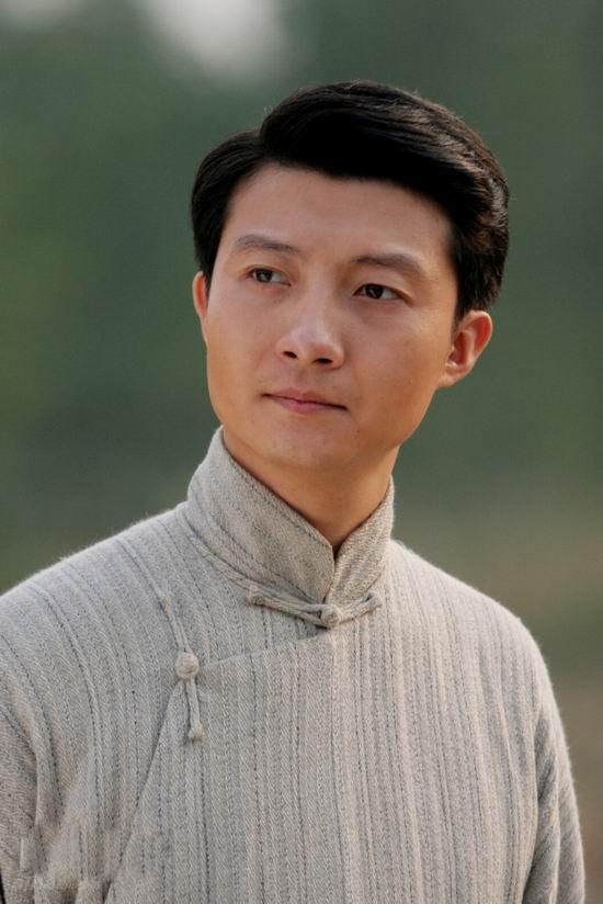 还记得《霸王别姬》的小豆子吗？一个要出家一个被张国荣改变命运