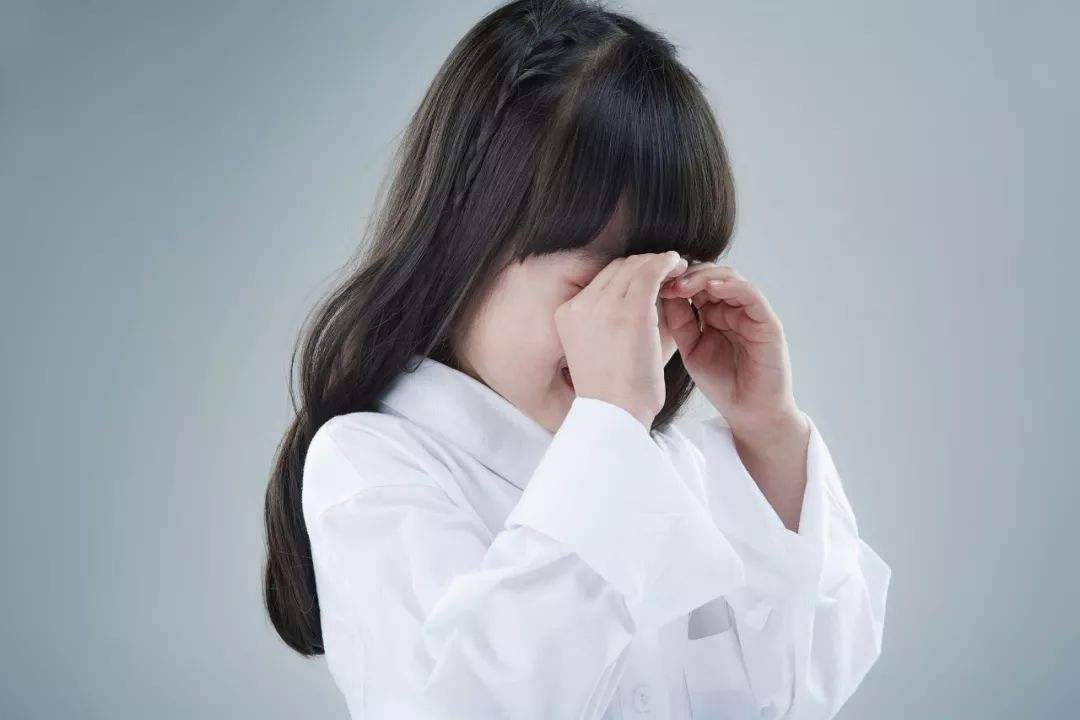 你总说为孩子好，但孩子却并不开心：说说关于操控型父母的那些事